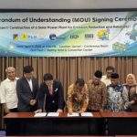 Wabup Touna, Surya Lapasiri Saat Menghadiri Penandatanganan MoU Proyek Pembangunan Pembangkit Listrik Tenaga Surya di Jakarta. Foto; Prokopim