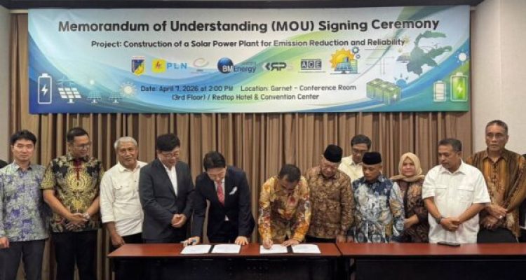 Wabup Touna, Surya Lapasiri Saat Menghadiri Penandatanganan MoU Proyek Pembangunan Pembangkit Listrik Tenaga Surya di Jakarta. Foto; Prokopim